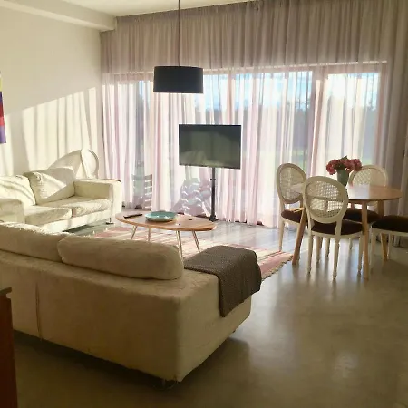 Lux Seaside Κουρεσάαρε